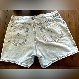 Calvin Klein Womens Jean Shorts 5” Easy Fit Short